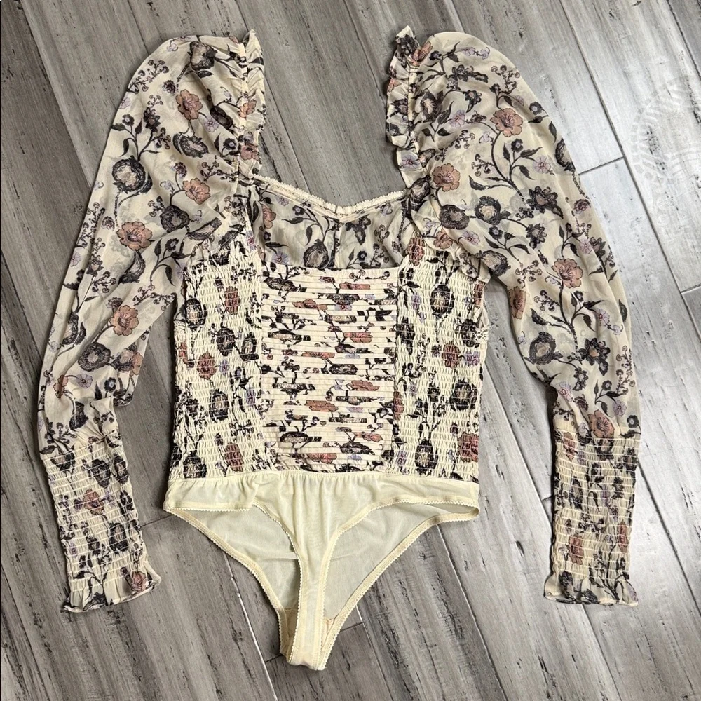 FREE PEOPLE BRUNCH DATE BODYSUIT IVORY FLORAL PUFF SLEEVE SMOCKED CORSET TOP NWT - Picture 7 of 12